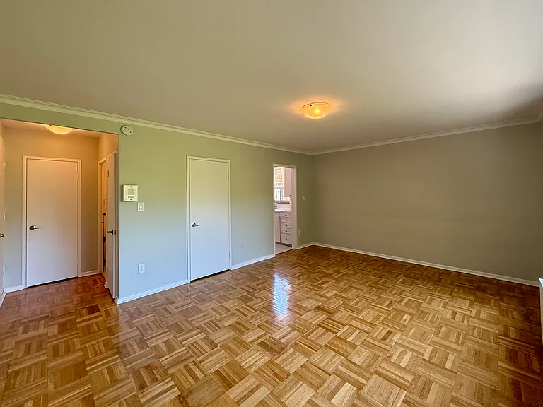 1299 Bayview Ave #18 — Photo 2