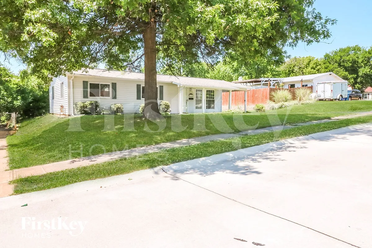 Building Photo - 11091 Saxonhall Dr