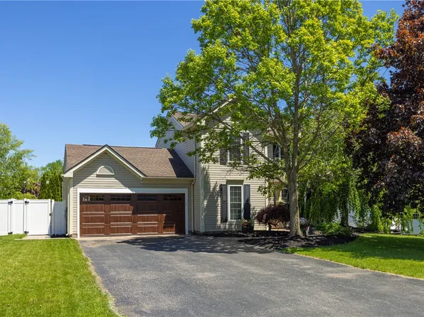 629 Cranberry Ln, Macedon, NY 14502