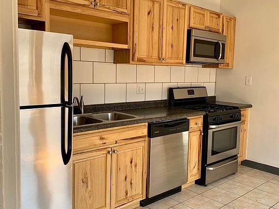 3rd image of 2708 Blaisdell Ave #205