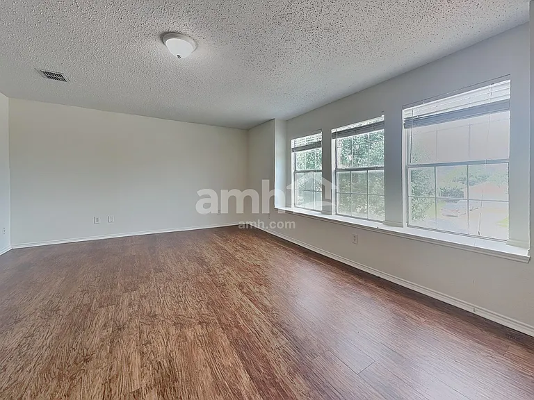 4405 Statesman Ln — Photo 18