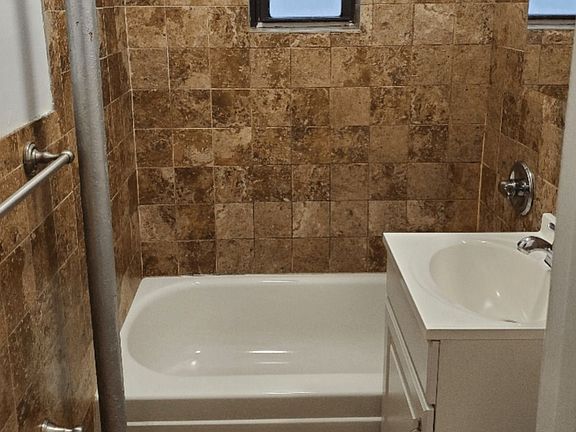 4th image of 21-05 33rd St #2167-2C