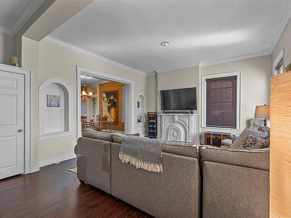 3rd image of 230 Bellevue St