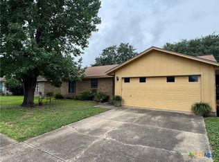 202 Vanessa Ln, Victoria, TX 77901