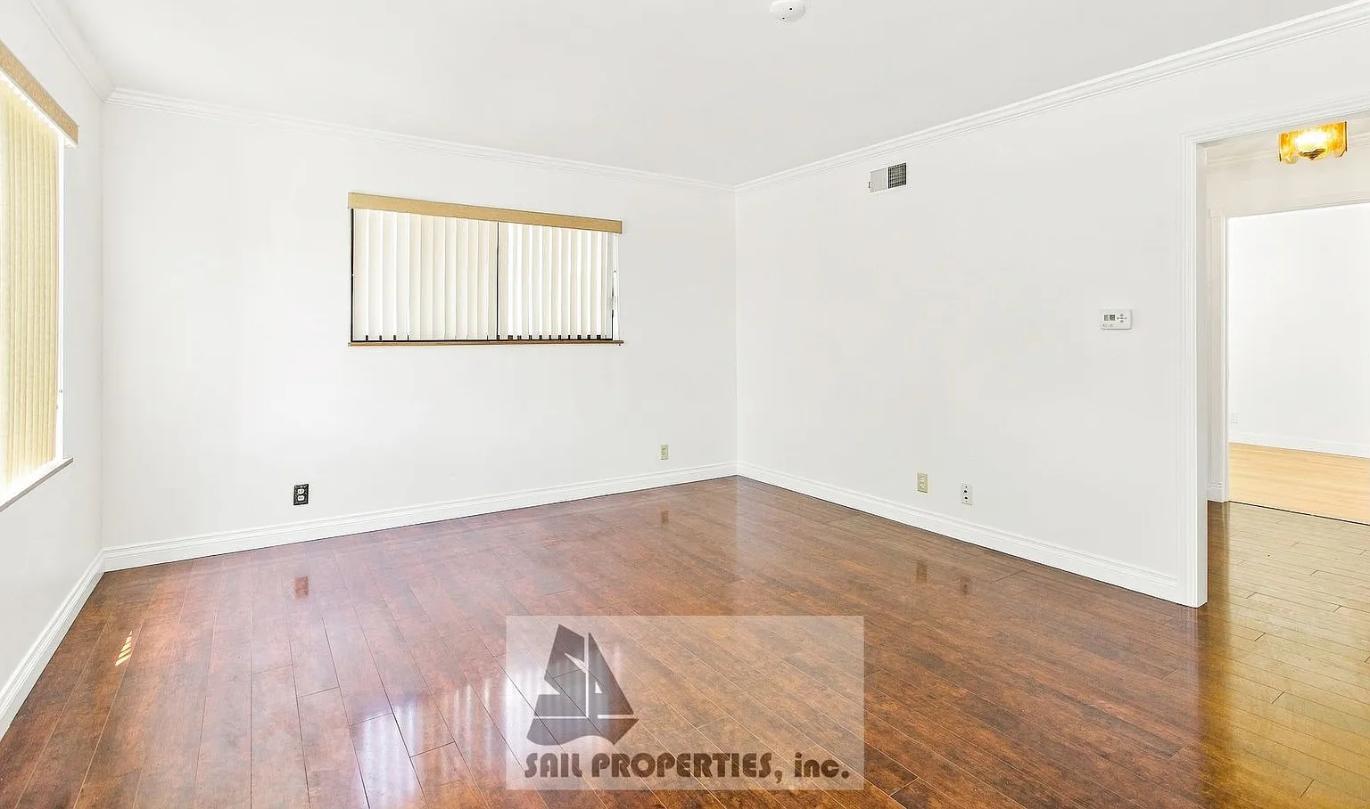 Charming and move-in ready home in Huntington Beach — Photo 4
