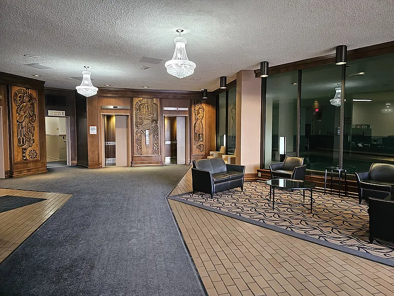 13910 Stony Plain Rd NW — Photo 9