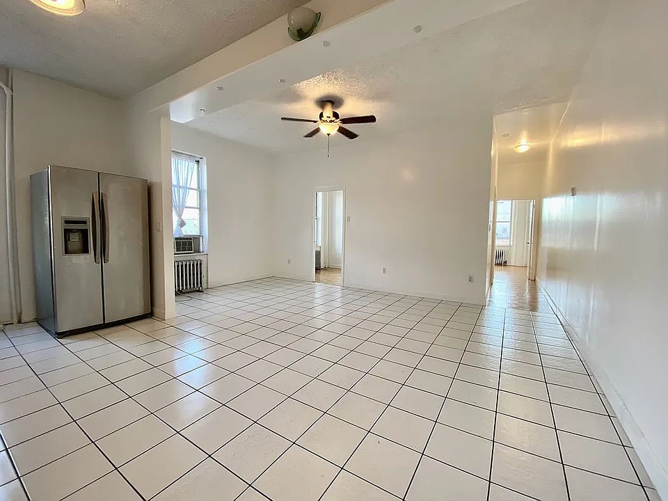 1st image of 253 Nassau Ave APT 3L