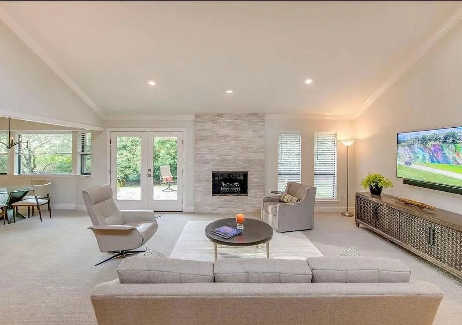 Charming 3-bedroom, 2-bathroom home in Grand Prairie — Photo 4