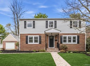 27 Landscape Drive, Wheatley Heights, NY 11798