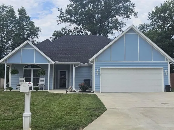 1205 Lakewood Dr, Pittsburg, KS 66762