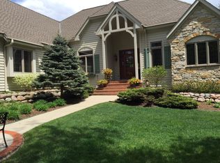 W319N1042 Balsam Ln, Delafield, WI 53018