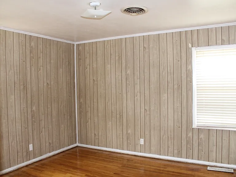 105 Moore Ave — Photo 7