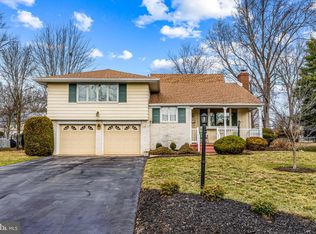 827 Hilltop Rd, Cinnaminson, NJ 08077