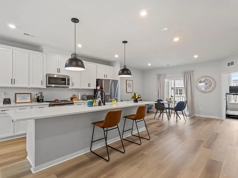 642 Brookwood Glen Ter #B — Photo 6