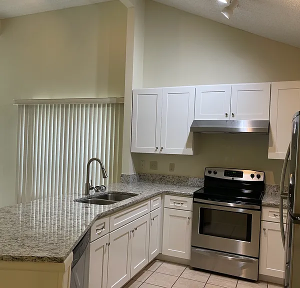 3027 Yorktown Cir — Photo 5