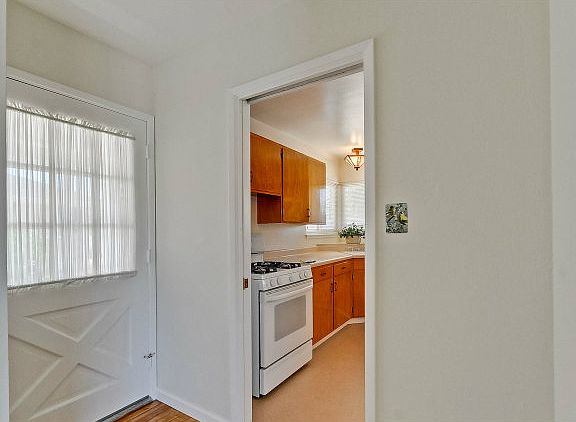 3rd image of 5272 Meridian Ave