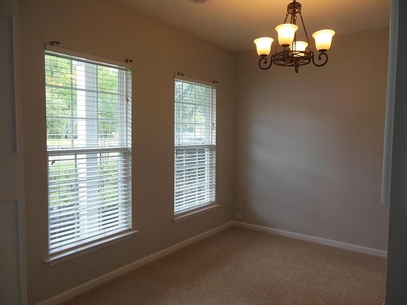 4th image of 3035 Ellington Dr