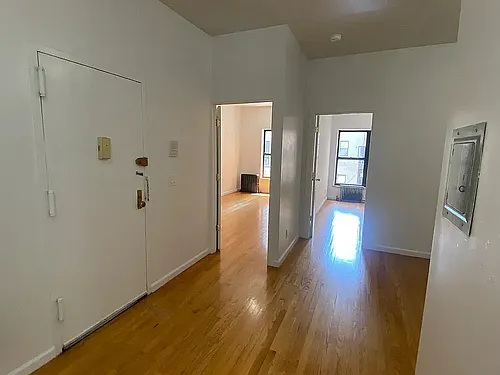 232 W 74th St #4B Photo 1 232 W 74th St #4B Photo 1
