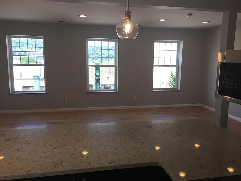 136 E 8th Ave #1 — Photo 11