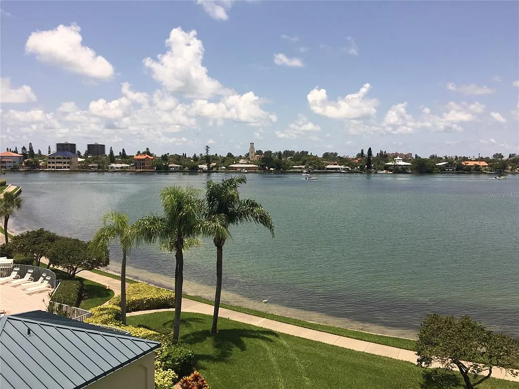 2 bed, 2.0 bath, 1300 sqft, $3,200 — Photo 3