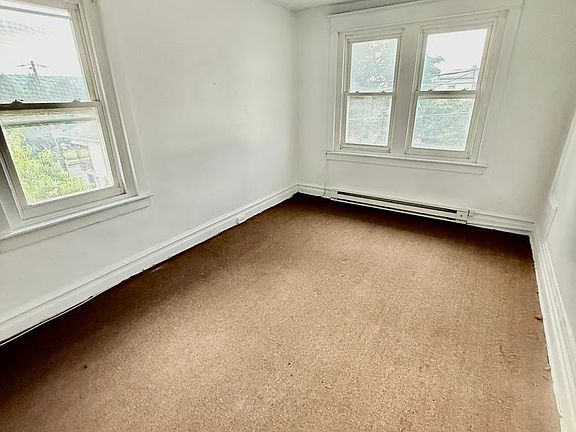 4th image of 1018-1024 S Hall St #1022-R2