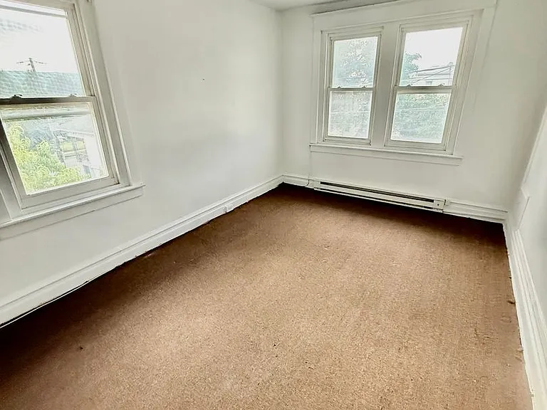 Hall St. Apartments — Photo 4