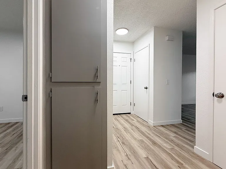 Kathy-Ann Apartments — Photo 54