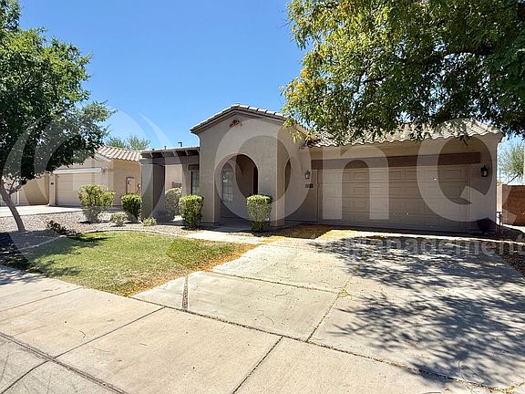 2nd image of 995 E Blue Spruce Ln