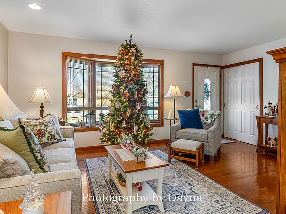 5th image of 220 Kathy Dr