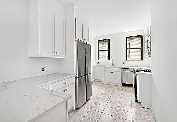 4th image of 33 Driggs Ave Suite 1