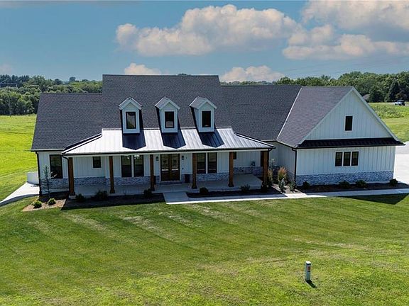 2nd image of 2 SE Woodview Dr