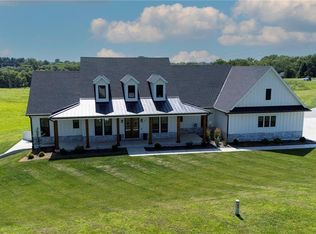 2 SE Woodview Dr, Saint Joseph, MO 64507