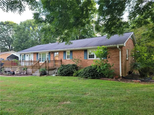 224 N Wilkins Rd, Haw River, NC 27258