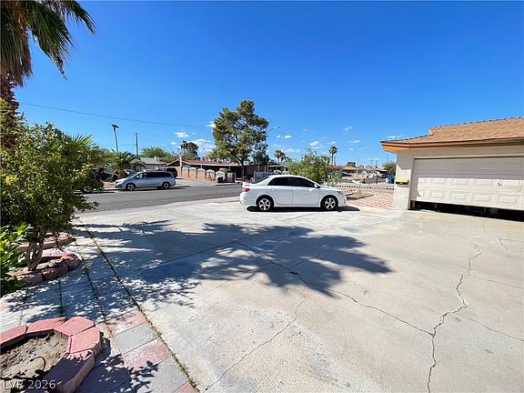 4th image of 2613 Arenas St