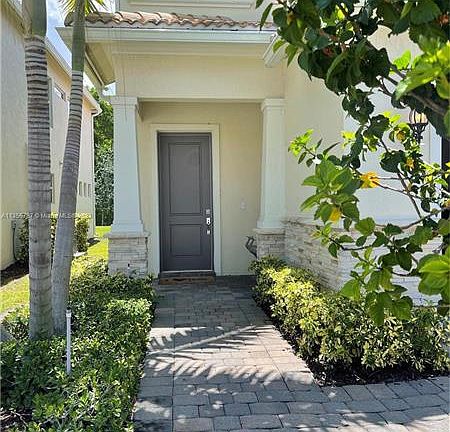 2nd image of 1022 Banyan Dr