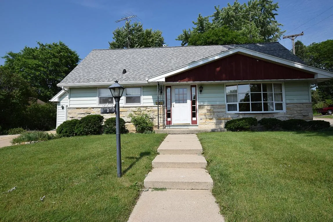 253 Grand Blvd photo 1