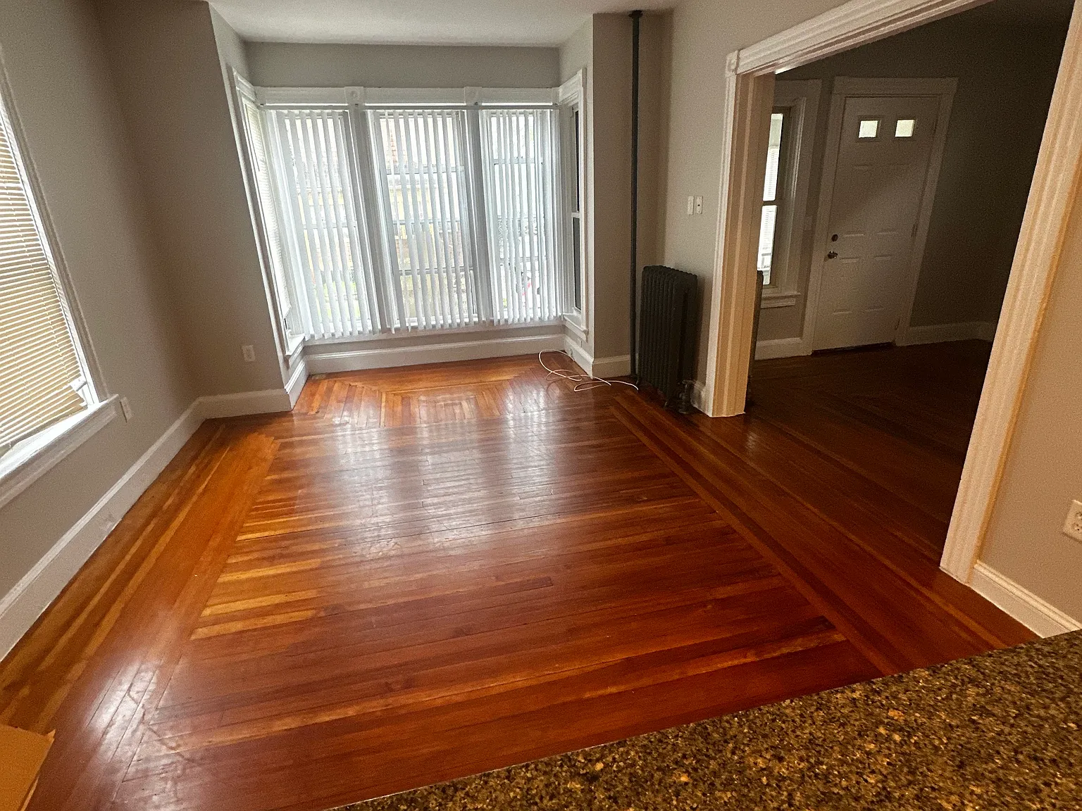 5 bed, 1600 sqft, $3,350 — Photo 3