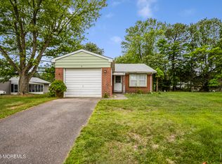 6 Lincoln Ct, Manchester Township, NJ 08759