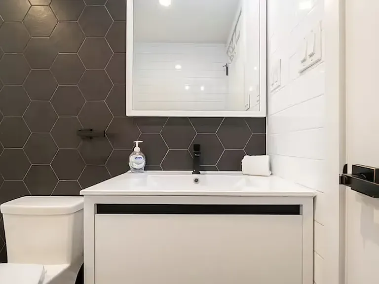 546 Monroe St #3 — Photo 18