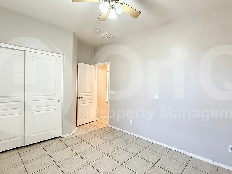 1674 E Aloe Pl — Photo 11