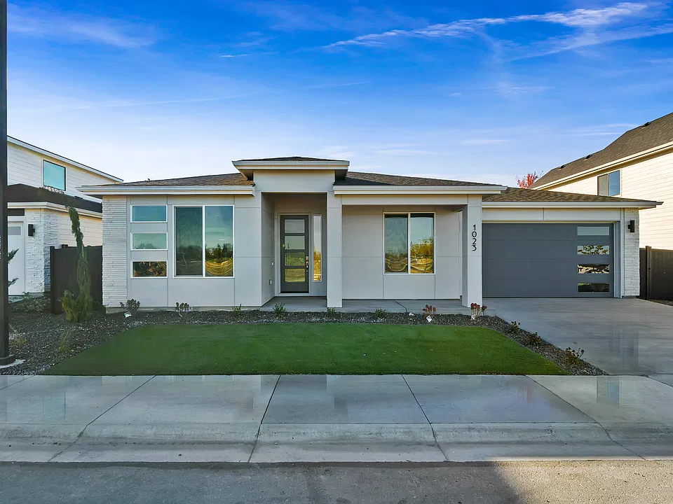 1023 W Malbar St