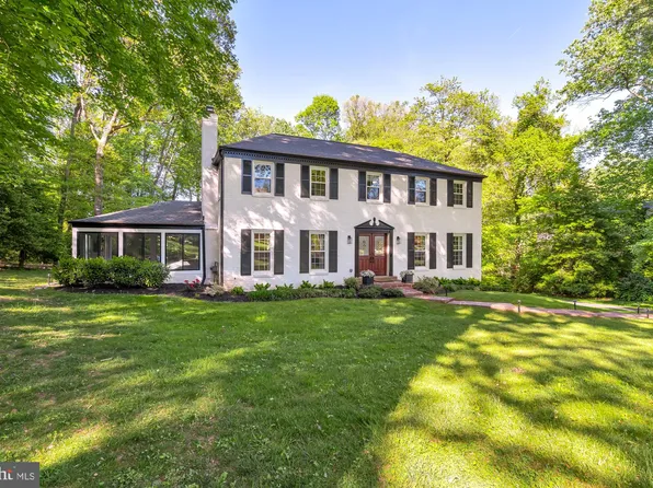 11312 Lapham Dr, Oakton, VA 22124