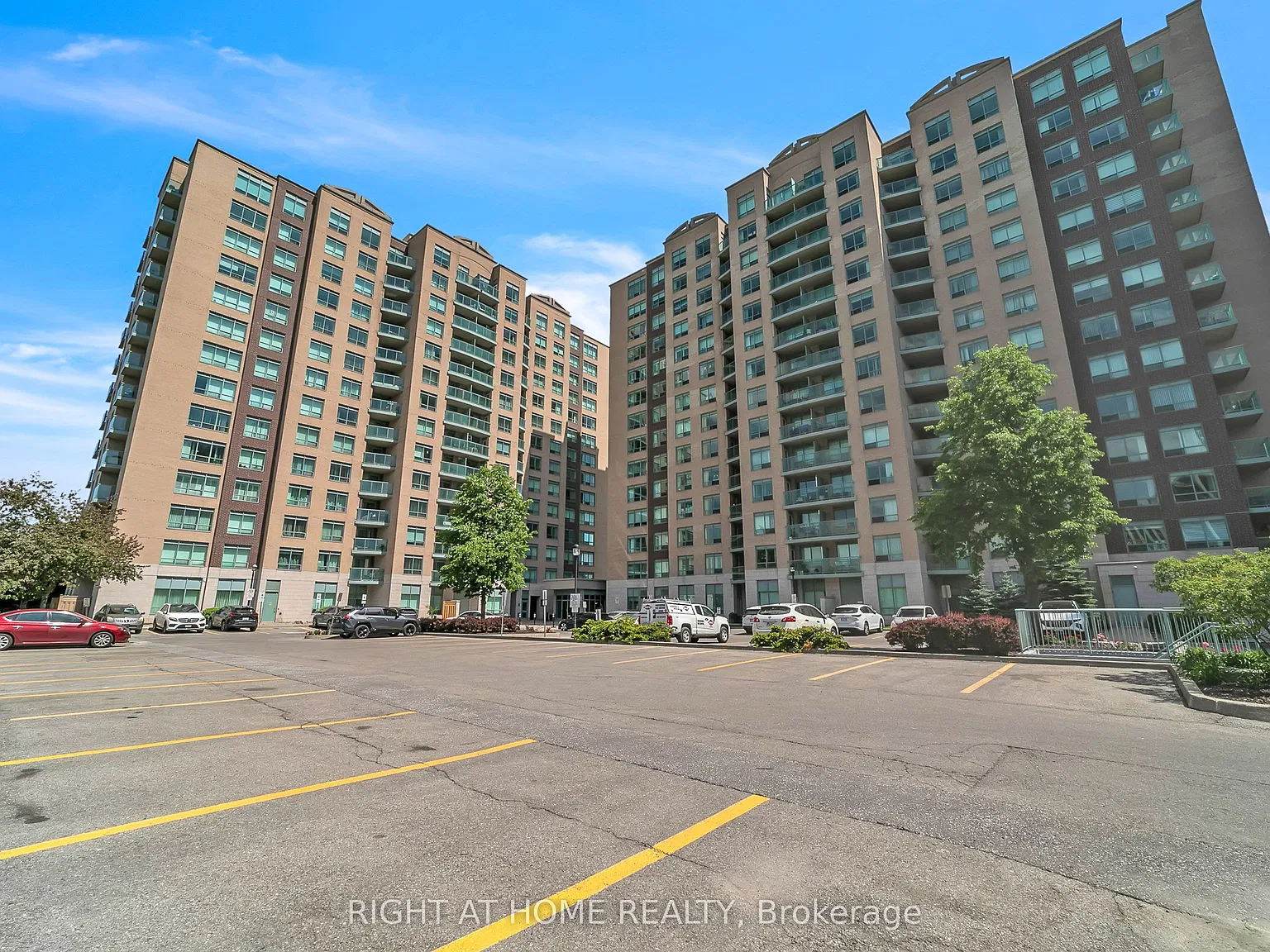 11 Oneida Cres — Photo 3