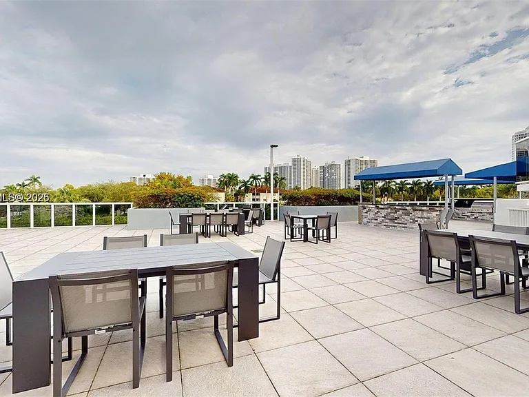 3625 N Country Club Dr #Penthouse 2 — Photo 32