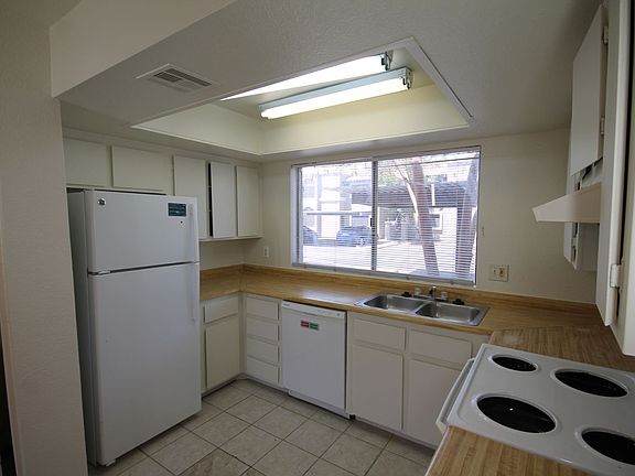 5th image of 10815 N 15th Ln APT 1