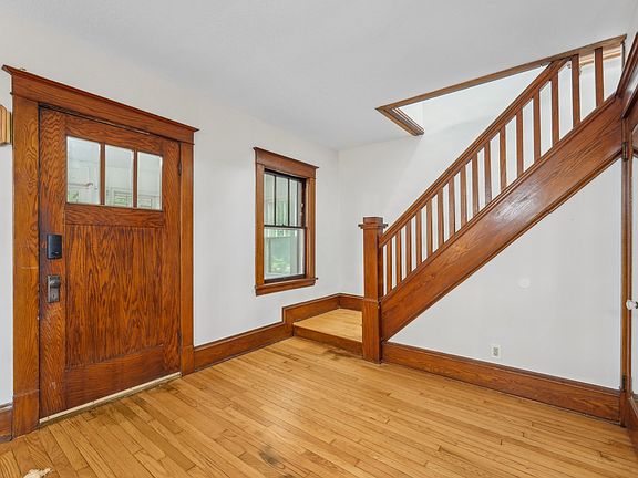 3rd image of 440 Warwick St