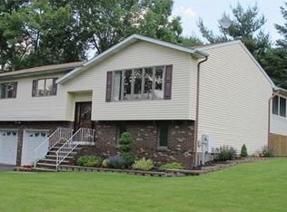 10 Susan Valley Ter, Vernon, NJ 07462