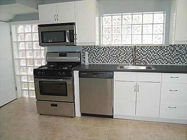 Kitchen Photo 1