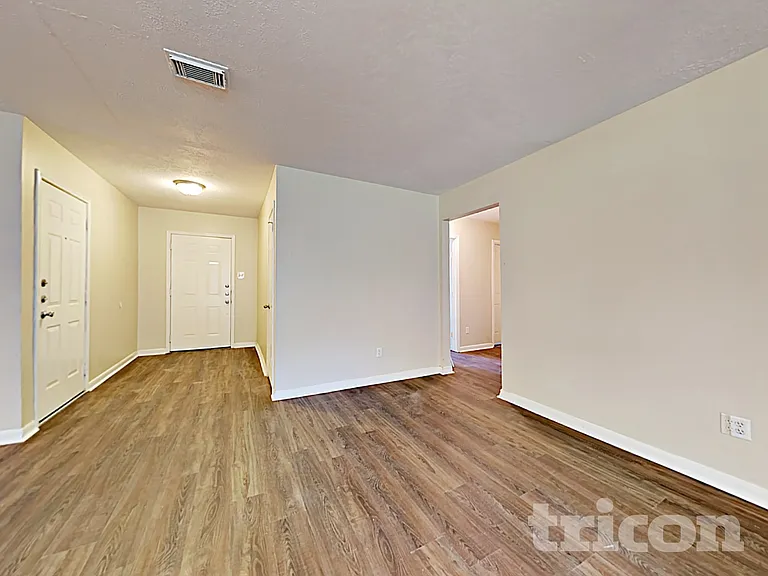 20103 Bambiwoods Dr — Photo 2