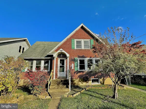 143 S 10th St, Quakertown, PA 18951